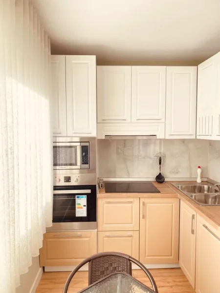 Tirane, jepet me qera apartament 2+1 Kati 3, 90 m² 650 € (Ambasada Amerikane)