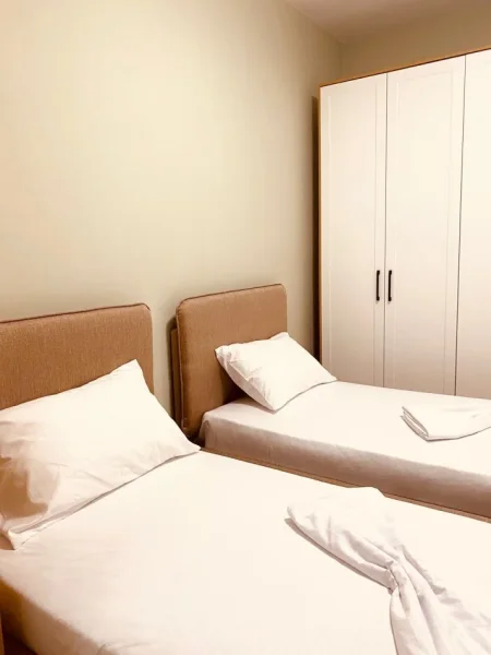 Tirane, jepet me qera apartament 2+1 Kati 3, 90 m² 650 € (Ambasada Amerikane)