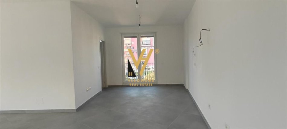 Tirane, jepet me qera zyre Kati 5, 220 m² 2.500 € (9 KATESHET)