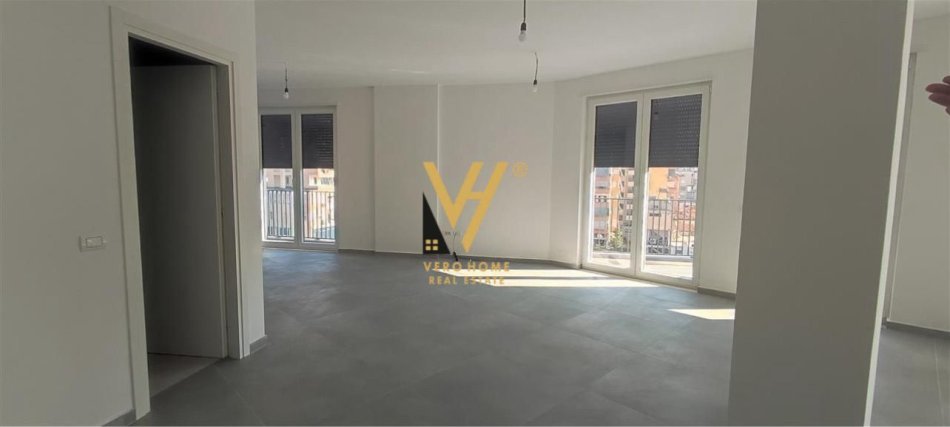 Tirane, jepet me qera zyre Kati 5, 220 m² 2.500 € (9 KATESHET)