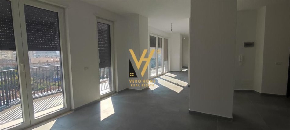 Tirane, jepet me qera zyre Kati 5, 220 m² 2.500 € (9 KATESHET)