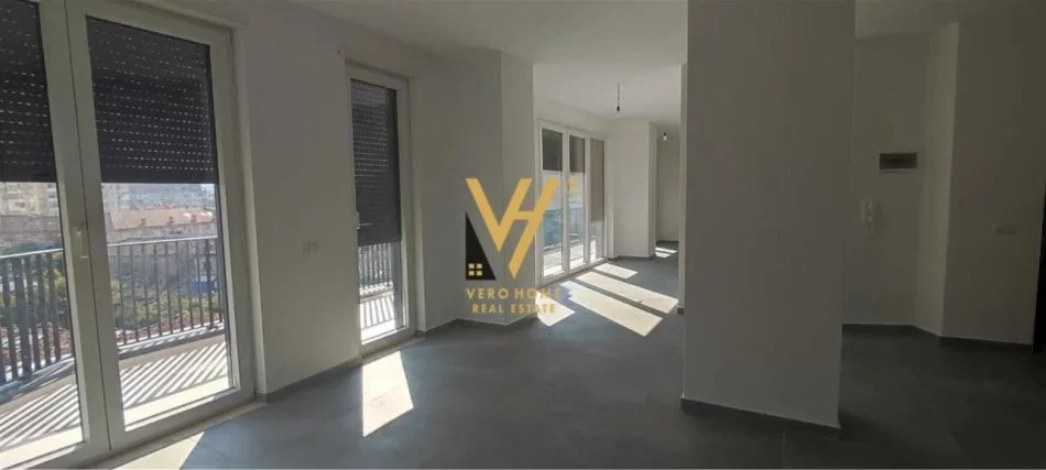 Tirane, jepet me qera zyre Kati 5, 220 m² 2.500 € (9 KATESHET)