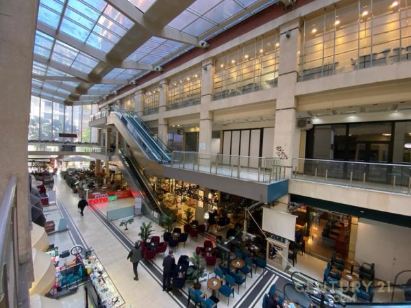 Tirane, jepet me qera ambjent biznesi Kati 1, 55 m² 600 € (Rruga e Barrikadave)