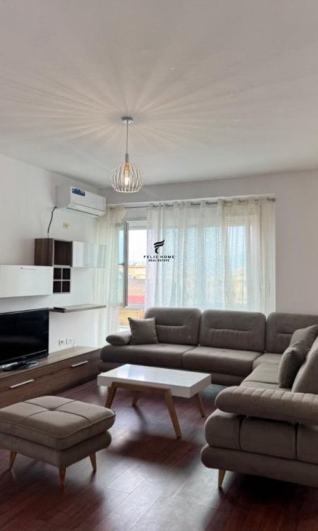 Tirane, jepet me qera apartament 2+1 Kati 4, 110 m² 700 € (KOMUNA E PARISIT)
