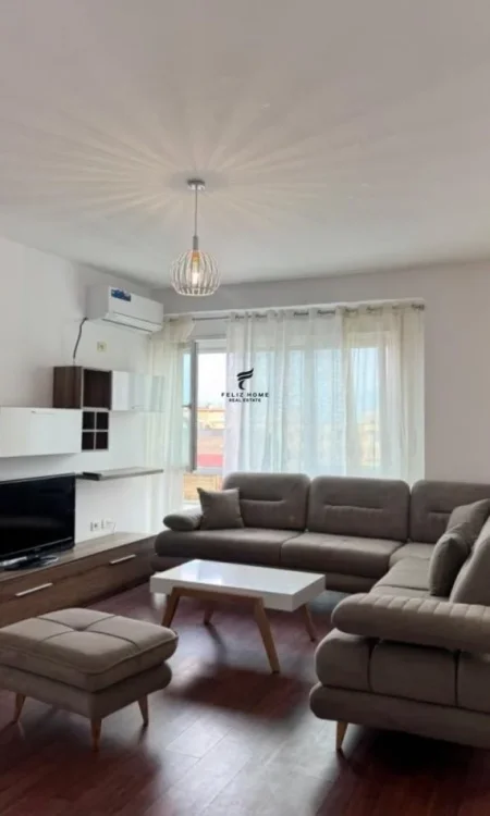 Tirane, jepet me qera apartament 2+1 Kati 4, 110 m² 700 € (KOMUNA E PARISIT)