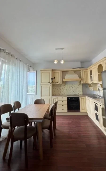 Tirane, jepet me qera apartament 2+1 Kati 4, 110 m² 700 € (KOMUNA E PARISIT)