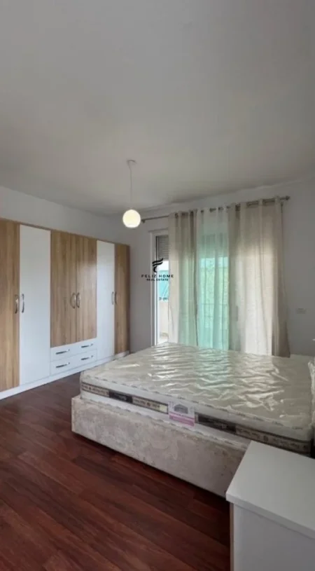 Tirane, jepet me qera apartament 2+1 Kati 4, 110 m² 700 € (KOMUNA E PARISIT)