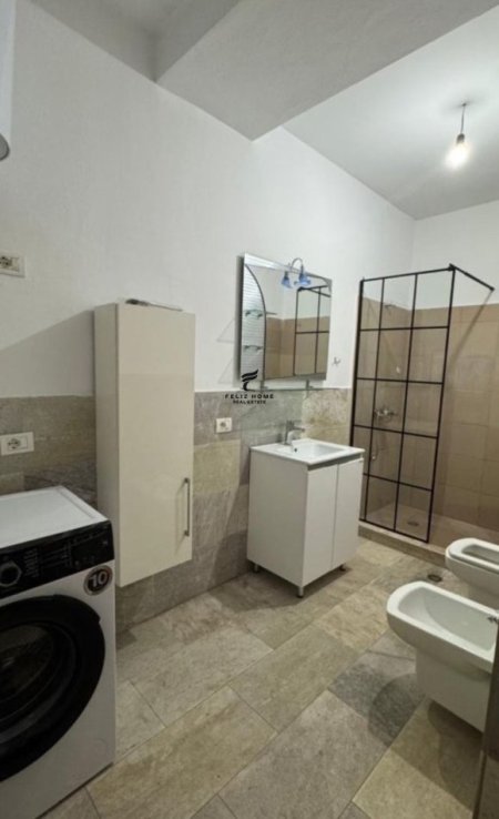 Tirane, jepet me qera apartament 2+1 Kati 4, 110 m² 700 € (KOMUNA E PARISIT)