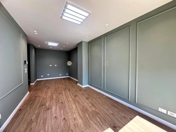 Tirane, jepet me qera zyre Kati 6, 98 m² 1.400 € (Lake View)