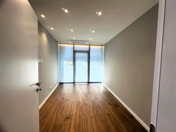 Tirane, jepet me qera zyre Kati 6, 98 m² 1.400 € (Lake View)