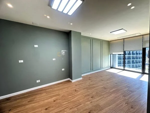 Tirane, jepet me qera zyre Kati 6, 98 m² 1.400 € (Lake View)