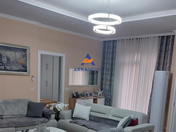 Tirane, shitet 2+1+Ballkon Kati 1, 82 m² 225.000 € 