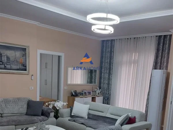Tirane, shitet 2+1+Ballkon Kati 1, 82 m² 225.000 € 