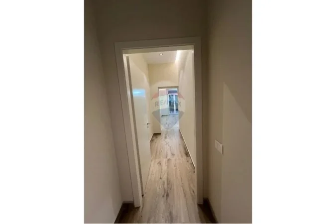 Tirane, jepet me qera zyre , 35 m² 500 € (Myslym Shyri)