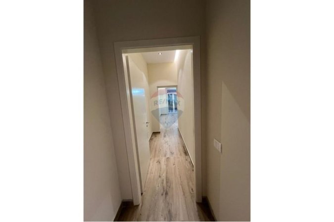 Tirane, jepet me qera zyre , 35 m² 500 € (Myslym Shyri)