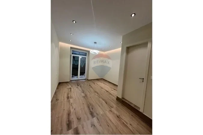 Tirane, jepet me qera zyre , 35 m² 500 € (Myslym Shyri)