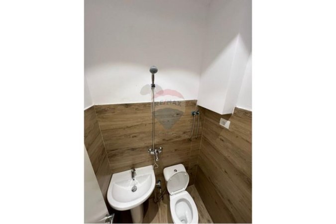 Tirane, jepet me qera zyre , 35 m² 500 € (Myslym Shyri)