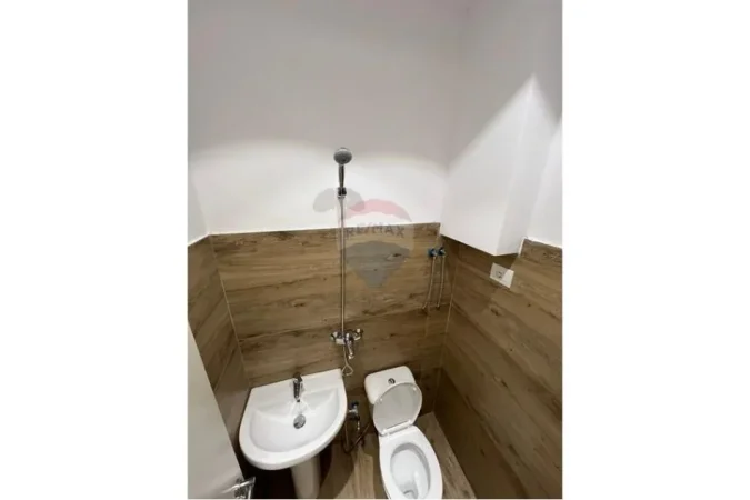 Tirane, jepet me qera zyre , 35 m² 500 € (Myslym Shyri)