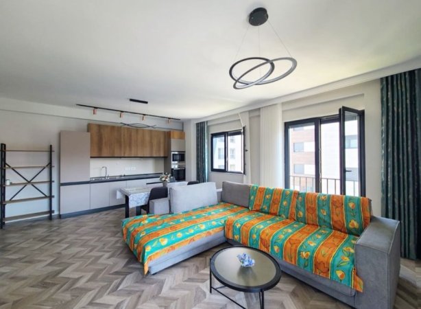 Tirane, jepet me qera apartament 3+1 Kati 2, 136 m² 1.000 € (Shkolla e Kuqe.)