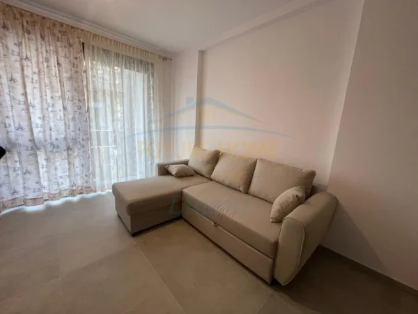 Durres, jepet me qera apartament 1+1+Ballkon Kati 1, 63 m² 600 € (Met invest)