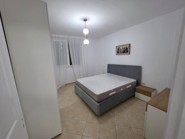 Tirane, jepet me qera apartament 1+1+Ballkon Kati 4, 650 € (Ish-Ekspozita)
