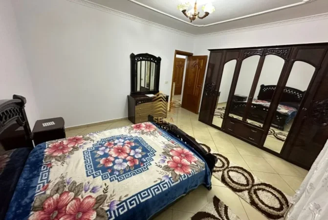Tirane, jepet me qera shtepi 2+1+Ballkon Kati 1, 130 m²550 € (Rruga 5 Maj)