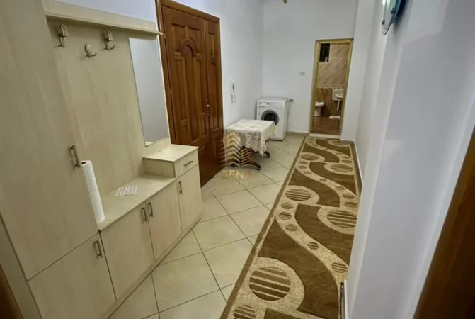 Tirane, jepet me qera shtepi 2+1+Ballkon Kati 1, 130 m²550 € (Rruga 5 Maj)
