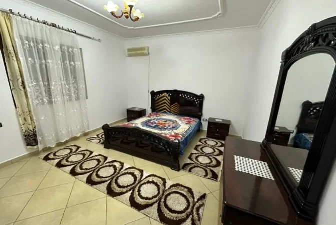 Tirane, jepet me qera shtepi 2+1+Ballkon Kati 1, 130 m²550 € (Rruga 5 Maj)