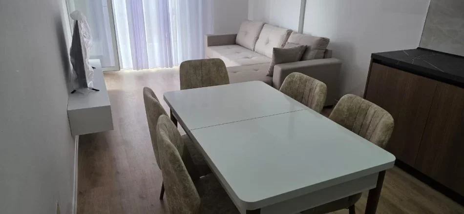 Tirane, jepet me qera apartament 2+1+Ballkon Kati 2, 73 m² 500 € (UNIVERS CITY)