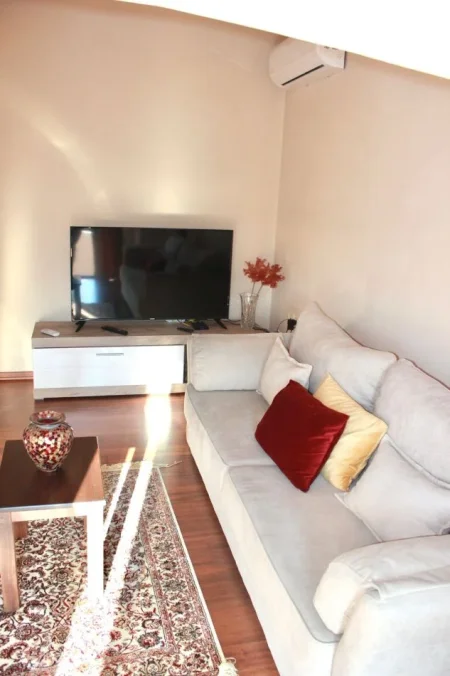 Tirane, jepet me qera apartament 1+1 Kati 4, 60 m² 550 € (Ambasada Amerikane)