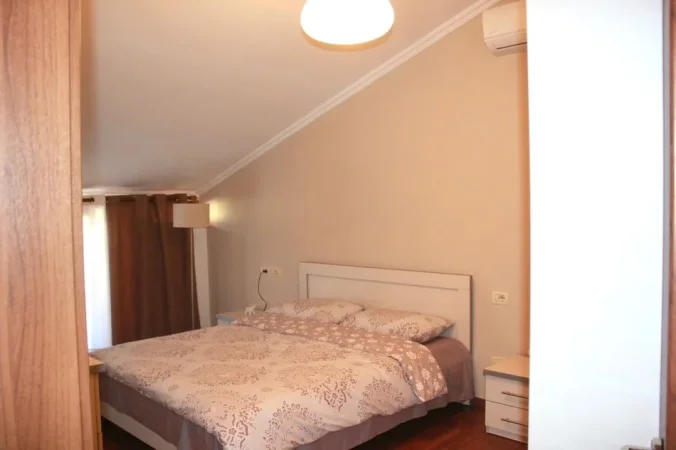 Tirane, jepet me qera apartament 1+1 Kati 4, 60 m² 550 € (Ambasada Amerikane)
