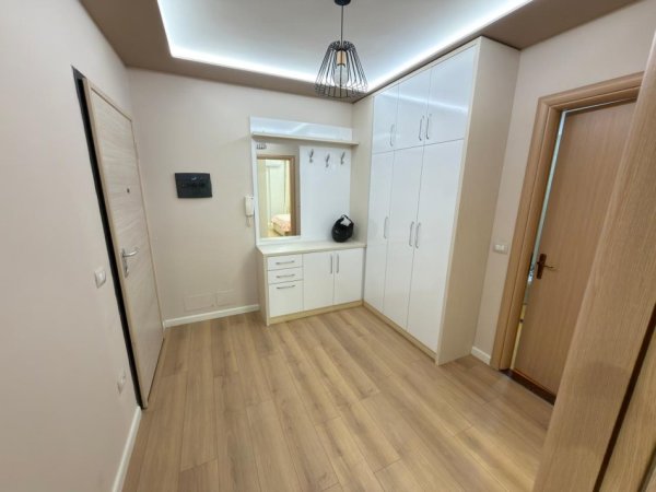 Tirane, jepet me qera apartament 1+1 Kati 3, 60 m² 550 €