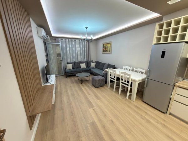 Tirane, jepet me qera apartament 1+1 Kati 3, 60 m² 550 €