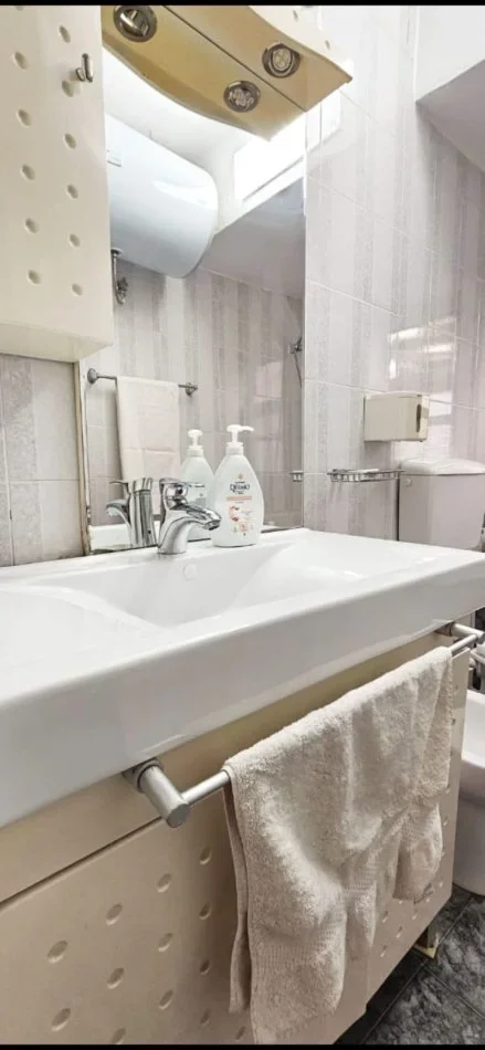 Tirane, jepet me qera apartament 1+1+Ballkon Kati 3, 80 m² 700 € (MYSLYM SHYRI)