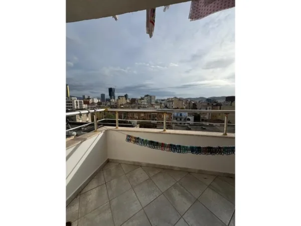 Tirane, jepet me qera apartament 1+1 Kati 7, 60 m² 550 € (Mine Peza)