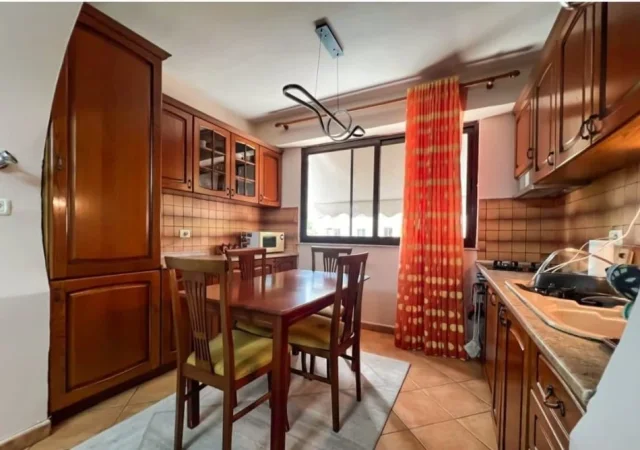 Tirane, jepet me qera apartament 2+1 Kati 3, 80 m² 700 € (MYSLYM SHYRI)