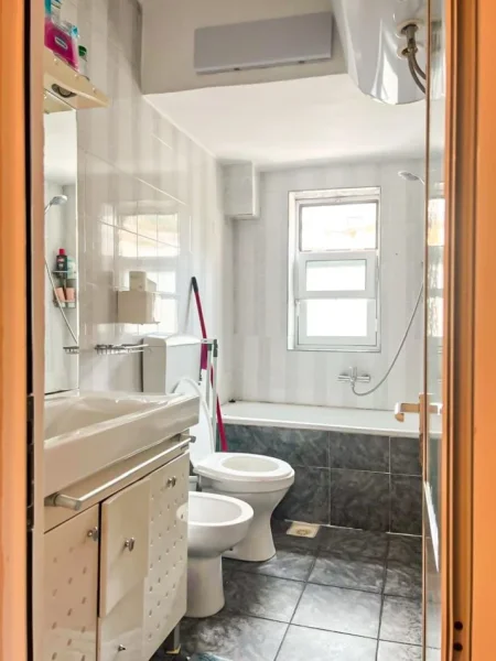 Tirane, jepet me qera apartament 2+1 Kati 3, 80 m² 700 € (MYSLYM SHYRI)