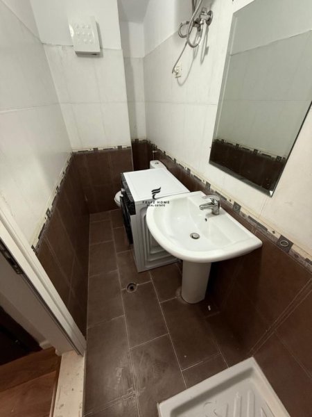 Tirane, jepet me qera apartament 1+1 Kati 6, 100 m² 550 € (KOMUNA E PARISIT)
