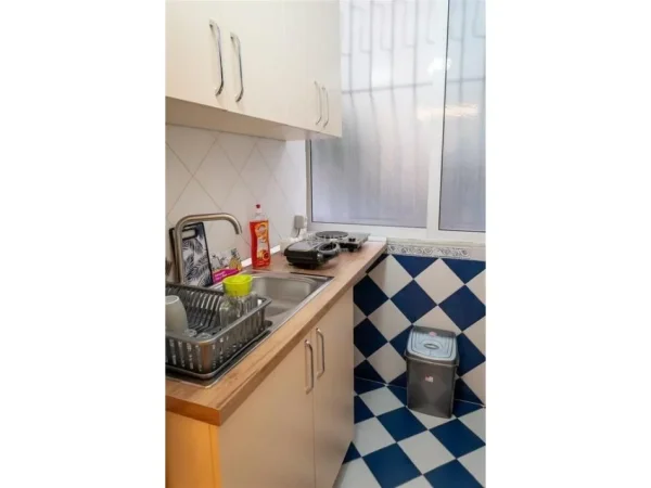 Tirane, jepet me qera zyre Kati 1, 25 m² 480 € (Atsh)