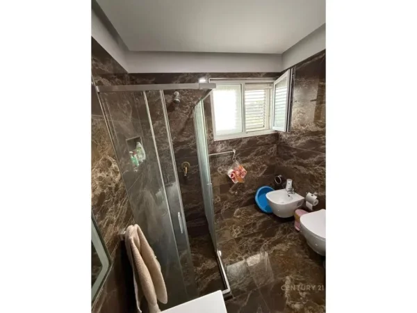 Tirane, shes apartament 1+1 Kati 5, 71 m² 150.000 € (Kopshti zologjik)