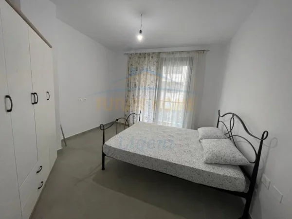 Tirane, jepet me qera apartament 1+1+Ballkon Kati 1, 63 m² 600 € (liqeni i that)