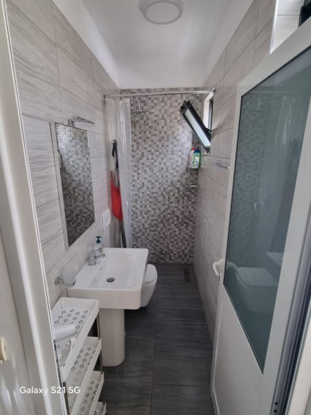 Tirane, jepet me qera apartament 1+1+Ballkon Kati 3, 70 m² 600 € (SHKOLLA E BALETIT)