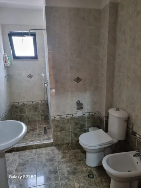 Tirane, jepet me qera apartament 1+1+Ballkon Kati 3, 70 m² 600 € (SHKOLLA E BALETIT)