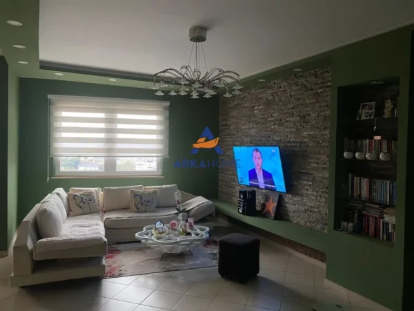 Tirane, shitet 2+1+Ballkon Kati 3, 157.000 € 