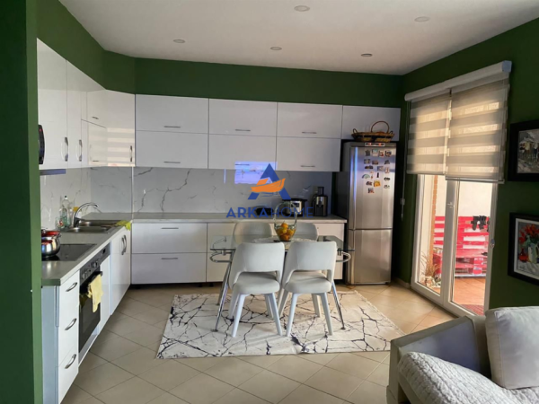 Tirane, shitet 2+1+Ballkon Kati 3, 157.000 € 