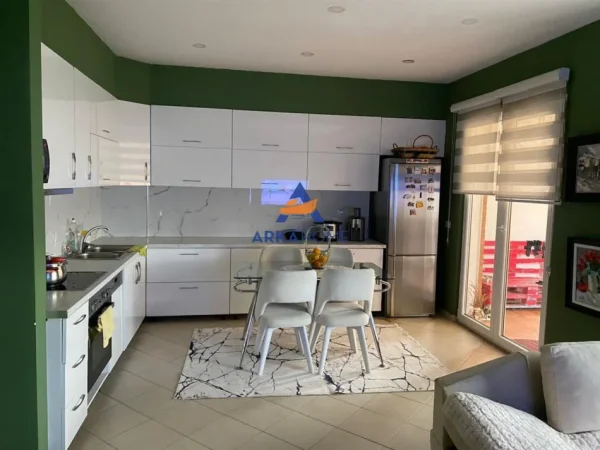 Tirane, shitet 2+1+Ballkon Kati 3, 157.000 € 