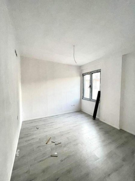 Tirane, shes apartament 3+1 126 m² 165.000 Euro (Kopshti botanik)