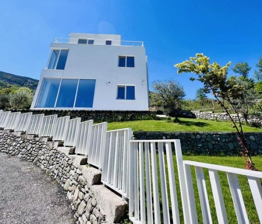 Shqiperi, jepet me qera Vile 350 m² 2.000 Euro (Berzhite , Green Garden Rezidence)