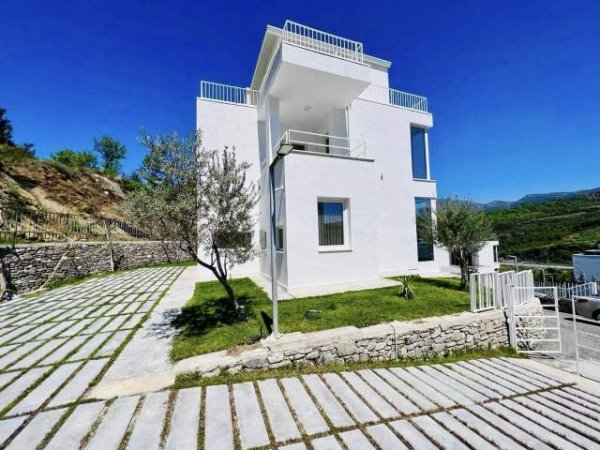 Shqiperi, jepet me qera Vile 350 m² 2.000 Euro (Berzhite , Green Garden Rezidence)
