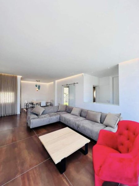 Shqiperi, jepet me qera Vile 350 m² 2.000 Euro (Berzhite , Green Garden Rezidence)